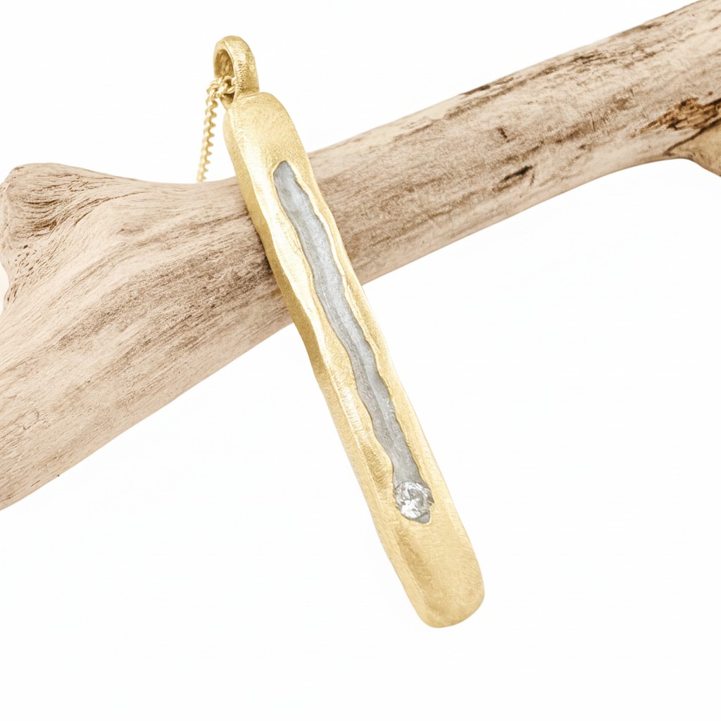 Colgante, colgante, oro, joyería conmemorativa, joyas con cenizas, colgante rendondo, fotografía de producto, joyería minimalista, joyas 11 a.m.